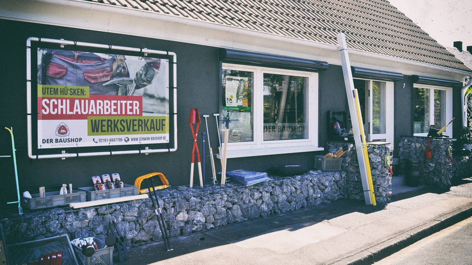 Außenansicht Schwan Werksverkauf, der Baufachmarkt in Remscheid-Lüttringhausen