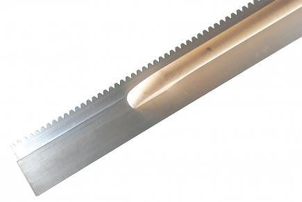 Alu-Kartätsche | gezahnt, mit Holzgriff (Schwan) 150 cm